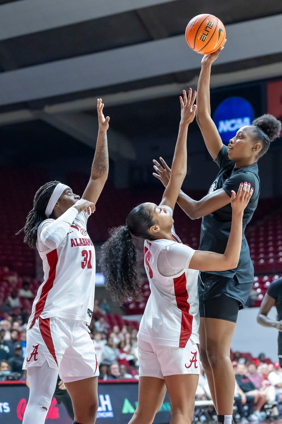 Madina Okot, Joyce Edwards pace No. 3 South Carolina over No. 25 Alabama 76-57 | iNFOnews.ca