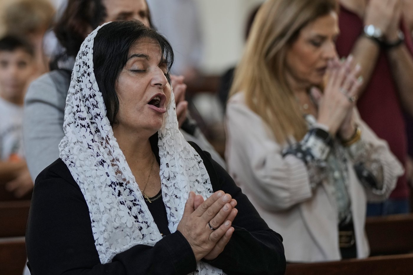 Pope Leo XIV prays at Armenian cathedral in Istanbul as Turkey and Armenia attempt reconciliation | iNFOnews.ca