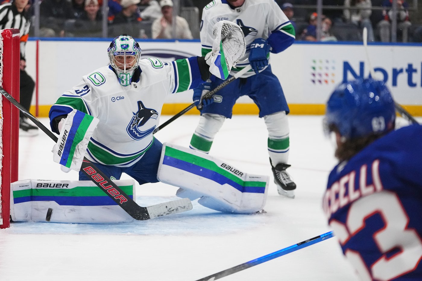 Kyle Palmieri scores twice as Islanders beat struggling Canucks 3-2 | iNFOnews.ca