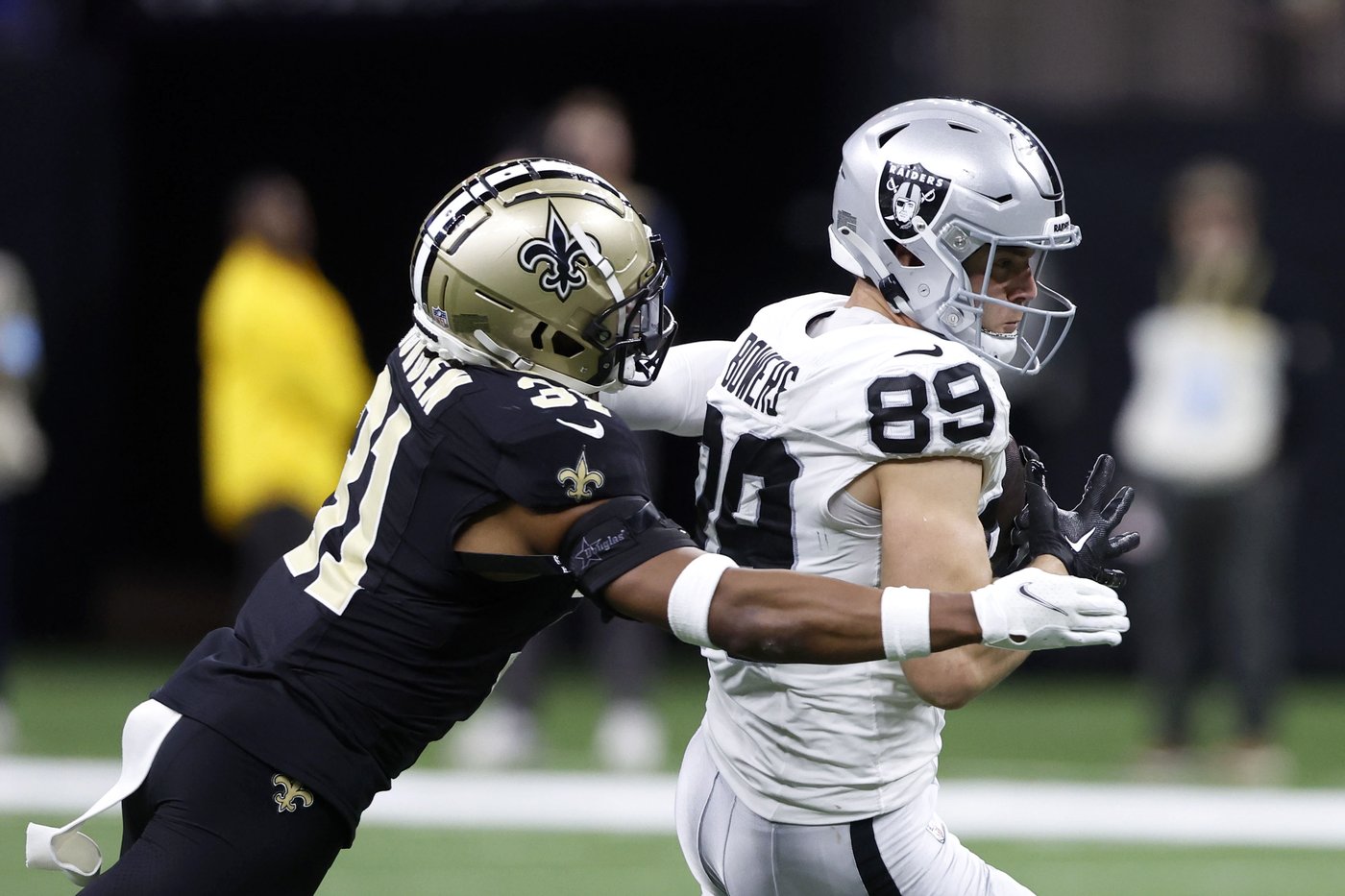 Brock Bowers sets NFL rookie records as the Raiders roll to a 25-10 victory over the Saints | iNFOnews.ca Brock Bowers sets NFL rookie records as the Raiders roll to a 25-10 victory over the Saints | iNFOnews.ca