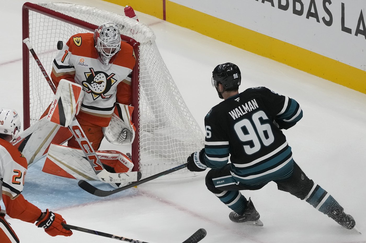 Lundestrom snaps scoreless tie in 3rd and Dostal gets shutout as Ducks blank Sharks 2-0 | iNFOnews.ca