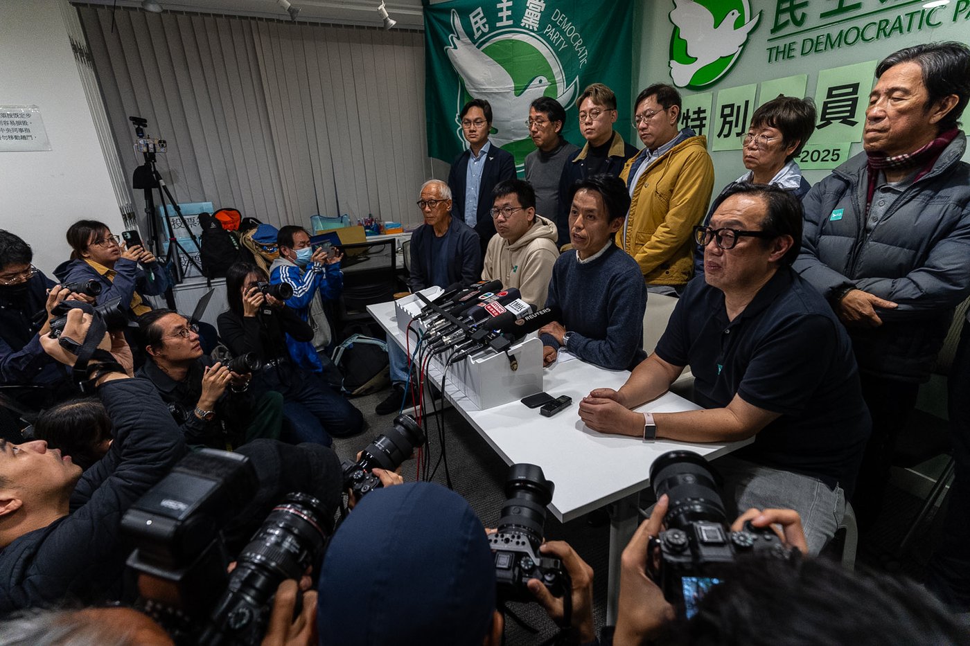 Hong Kong's biggest pro-democracy party votes to disband after more than 30 years of activism | iNFOnews.ca