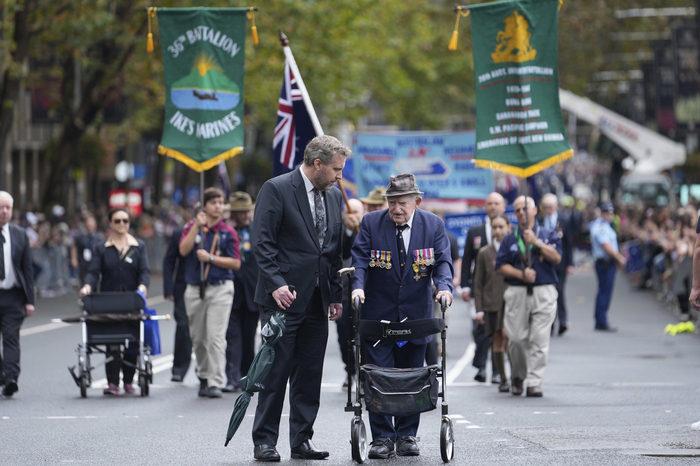 Australians and New Zealanders commemorate war dead on Anzac Day | iNFOnews.ca