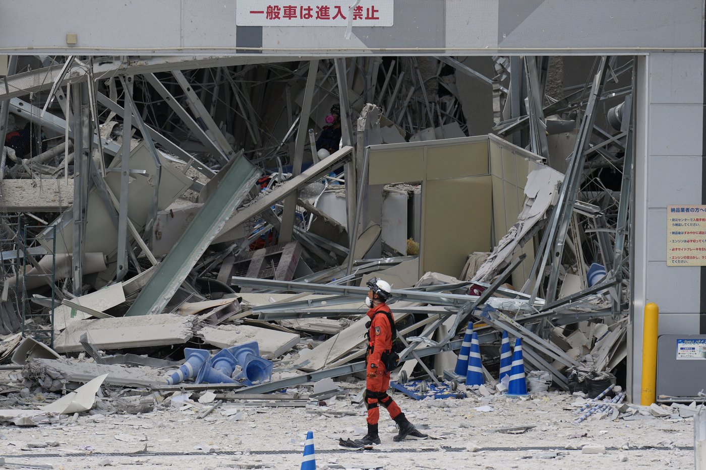 Photos show the aftermath of a damaging earthquake in southwestern Japan | iNhome