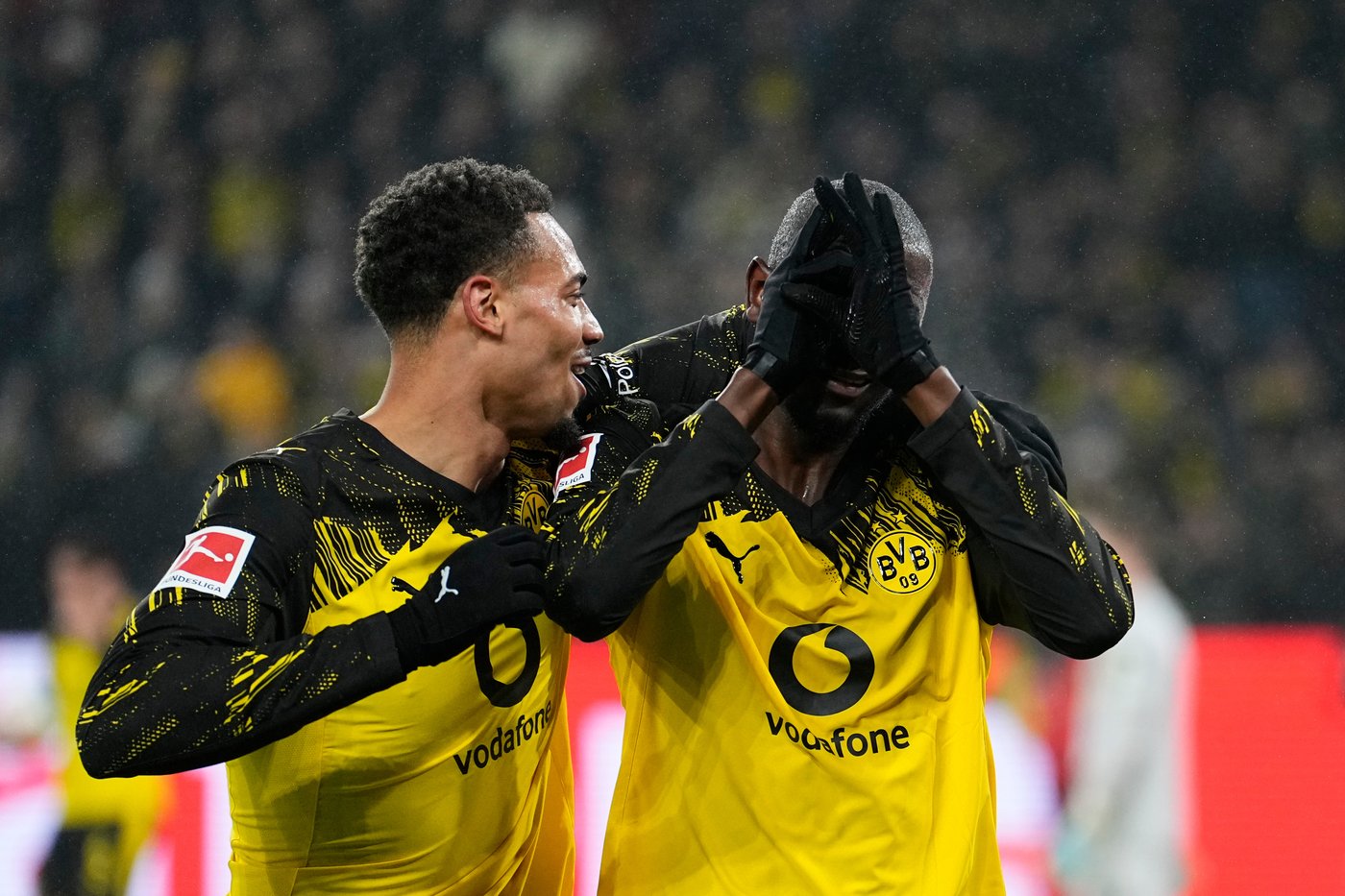 Three first-half headers put Dortmund on the way to win over Mainz | iNFOnews.ca