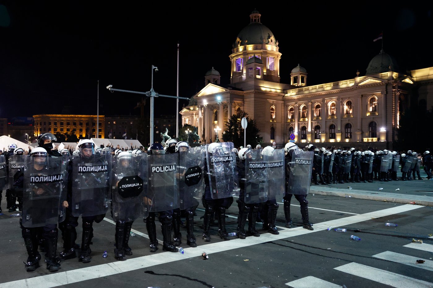 Riot police separate opponents, loyalists of Serbia's president as tensions soar amid protests | iNFOnews.ca Riot police separate opponents, loyalists of Serbia's president as tensions soar amid protests | iNFOnews.ca