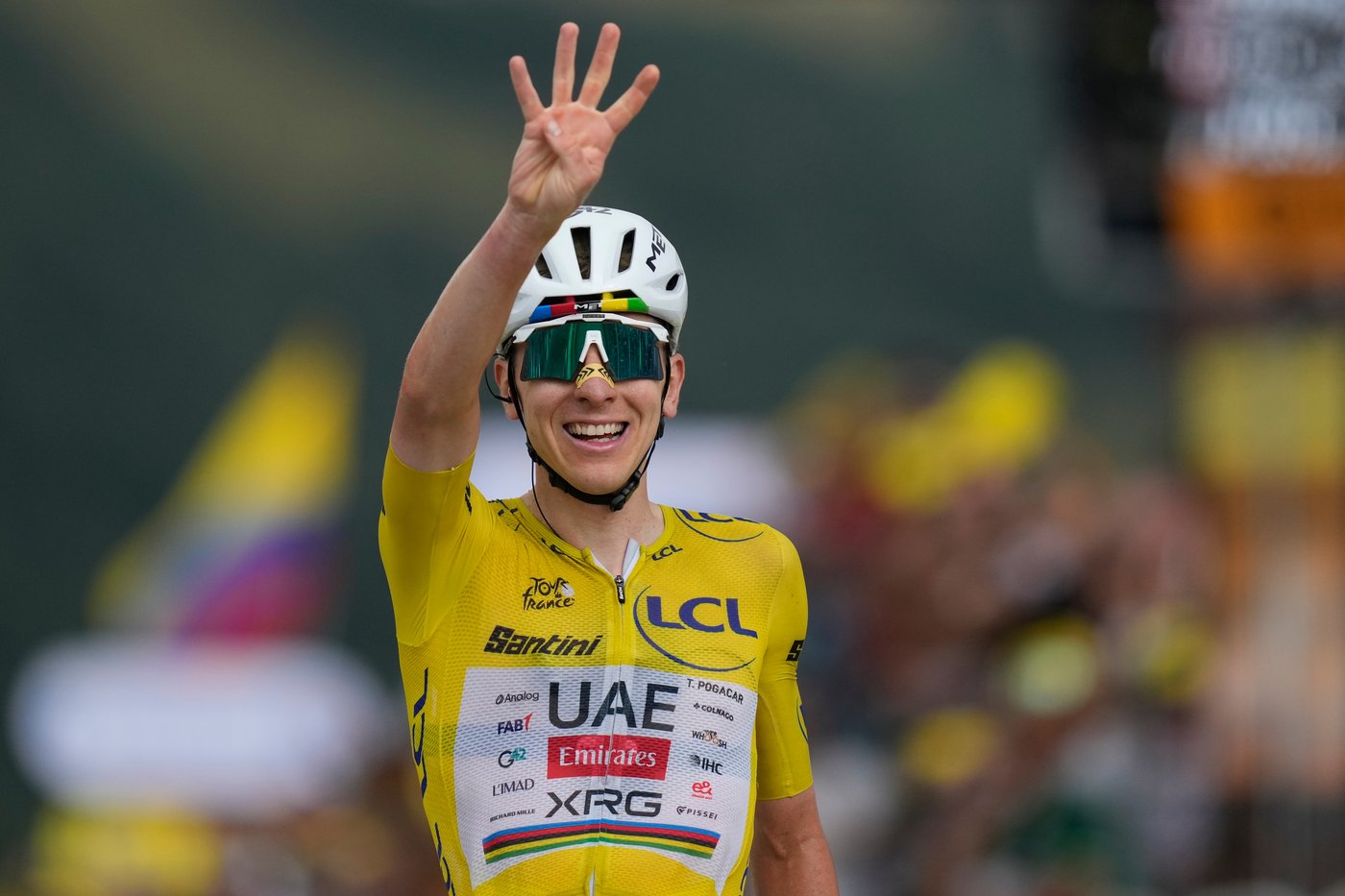 Pogacar attacks in the final climb to win 14th stage of the Tour and increase overall lead | iNFOnews.ca