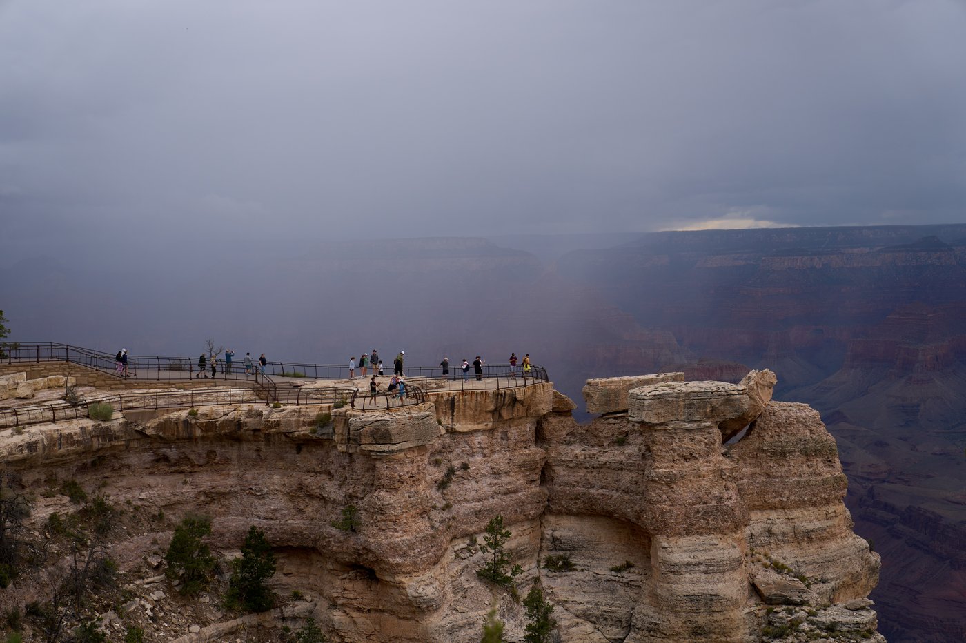 Hikers describe intense rain and wind before floodwaters ravage Grand Canyon | iNFOnews.ca
