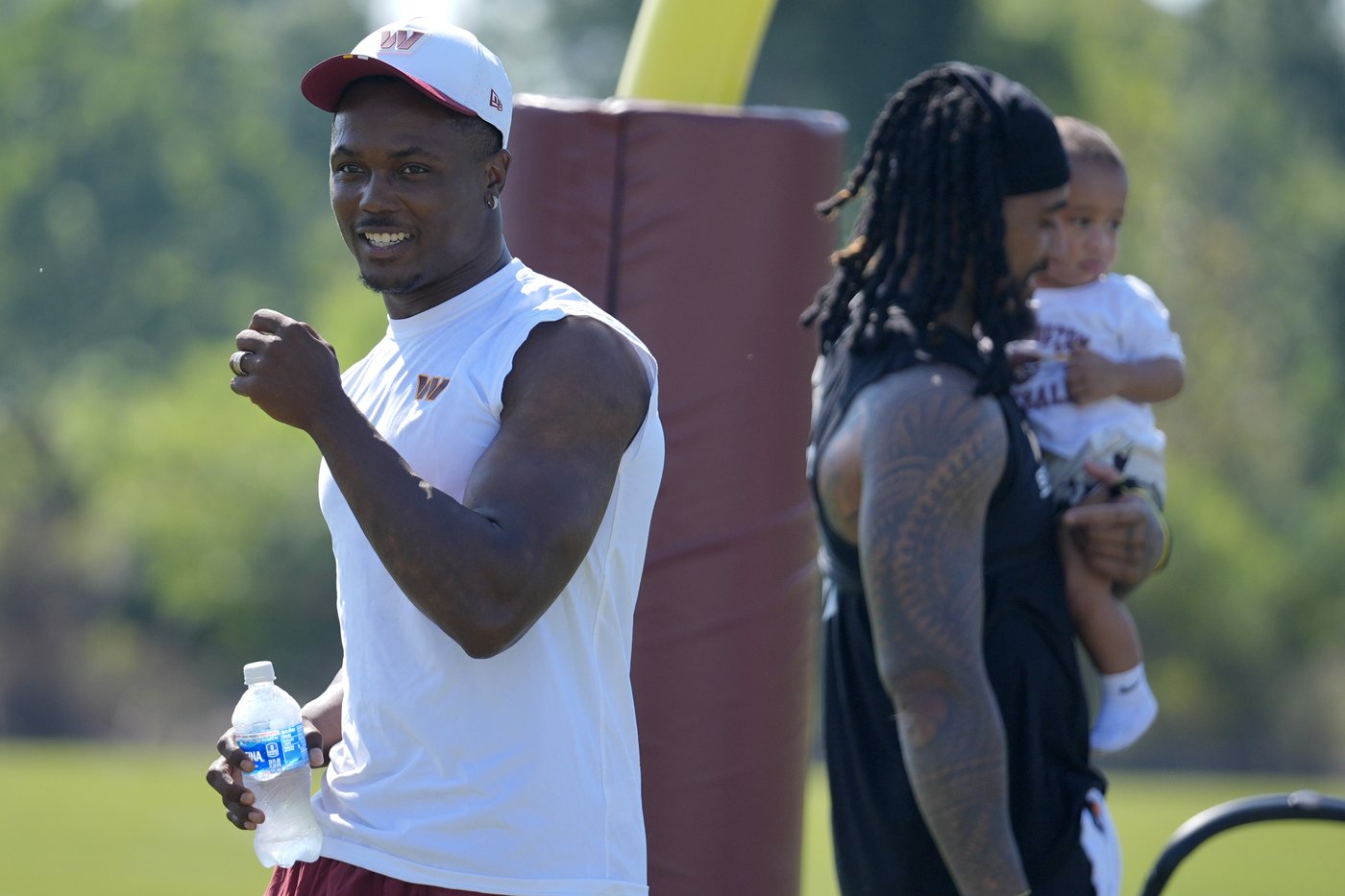 Commanders wide receiver Terry McLaurin reports to camp despite contract dispute | iNFOnews.ca Commanders wide receiver Terry McLaurin reports to camp despite contract dispute | iNFOnews.ca