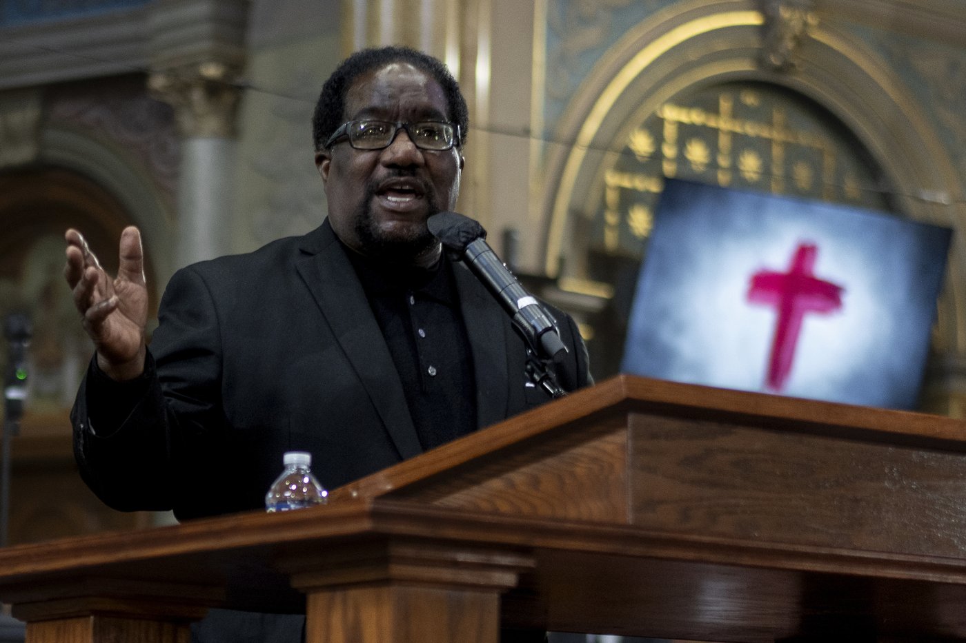 Chicago churches urge calm resistance ahead of expected federal intervention | iNFOnews.ca Chicago churches urge calm resistance ahead of expected federal intervention | iNFOnews.ca