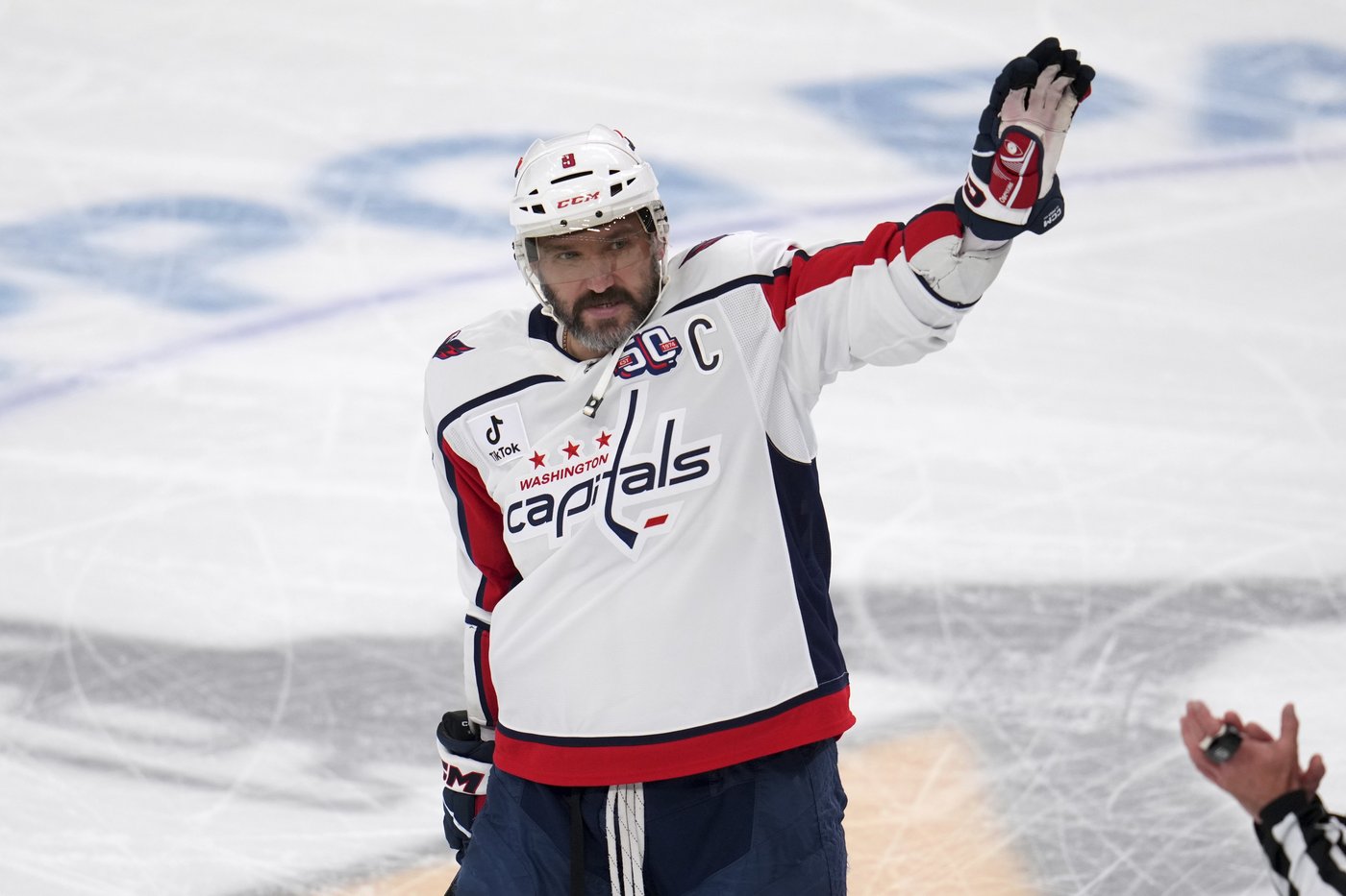 Ovechkin adds to record goal total, Crosby dazzles as Penguins top Capitals 5-2 in season finale | iNFOnews.ca
