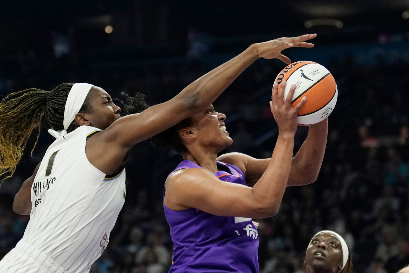 Nogic scores 27 points, Mercury blow big lead before topping Sky 91-83 | iNFOnews.ca