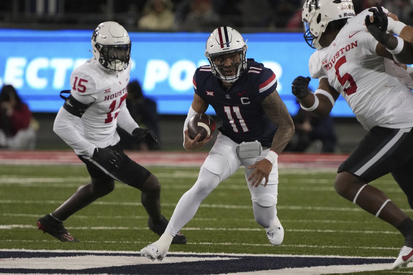 Noah Fifita throws for 2 TDs, Arizona ends 5-game losing streak with 27-3 win over Houston | iNFOnews.ca Noah Fifita throws for 2 TDs, Arizona ends 5-game losing streak with 27-3 win over Houston | iNFOnews.ca
