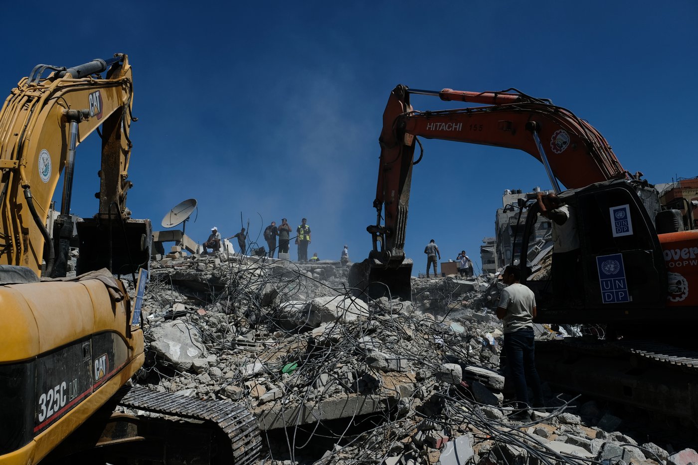Photos show rescuers recovering bodies after strike-damaged building collapses in Gaza | iNFOnews.ca