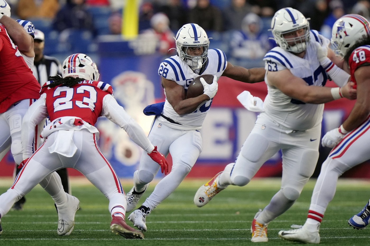 Steichen's risky 2-point call pays off as Colts put playoff hopes in Richardson's hands | iNFOnews.ca