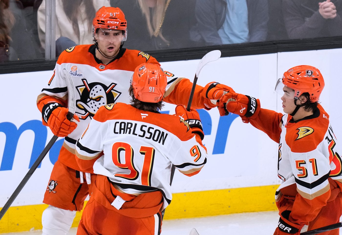 Troy Terry snaps a third-period tie as the Ducks top the Bruins for a 7-5 win | iNFOnews.ca