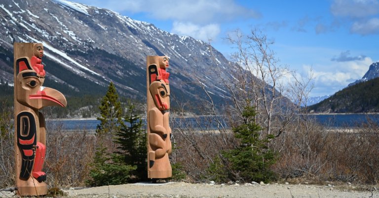 Beyond the gold rush: Totem poles at the Chilkoot Trail mark route's long history | iNFOnews.ca