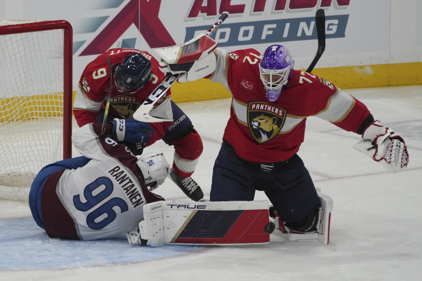 Drouin scores his first 2 goals of season, Avs beat slumping Panthers 7-4 | iNFOnews.ca Drouin scores his first 2 goals of season, Avs beat slumping Panthers 7-4 | iNFOnews.ca