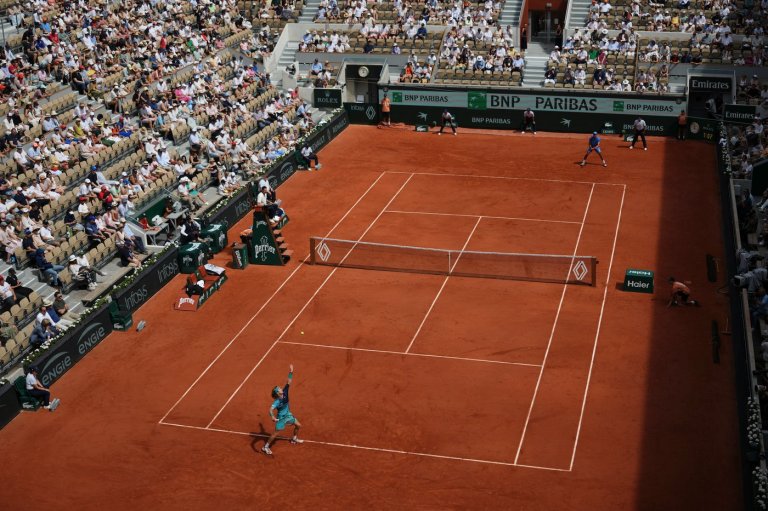 Marta Kostyuk extends clay winning streak to 15 matches to reach fourth round at French Open | iNFOnews.ca