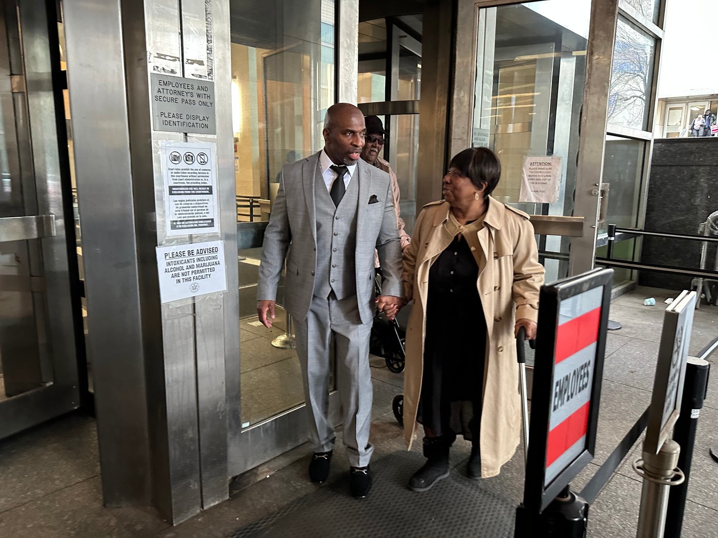 New York man freed after 19 years in prison for robbery he didn't commit | iNFOnews.ca New York man freed after 19 years in prison for robbery he didn't commit | iNFOnews.ca