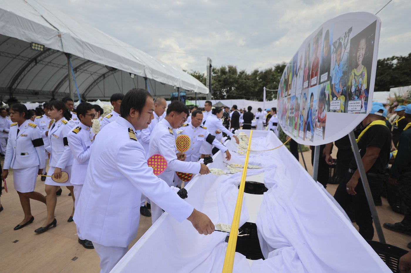 Small town in Thailand hold mass cremation for 23 who died in a school trip bus fire | iNFOnews.ca Small town in Thailand hold mass cremation for 23 who died in a school trip bus fire | iNFOnews.ca