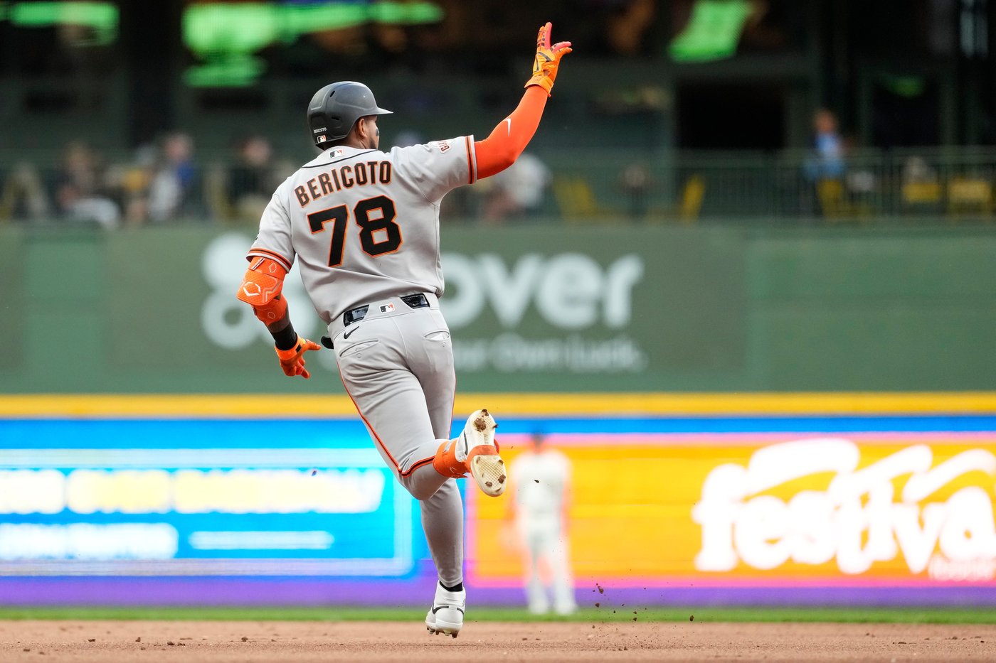 Webb and Bericoto lead the way as Giants hold off the Brewers 1-0 | iNFOnews.ca Webb and Bericoto lead the way as Giants hold off the Brewers 1-0 | iNFOnews.ca