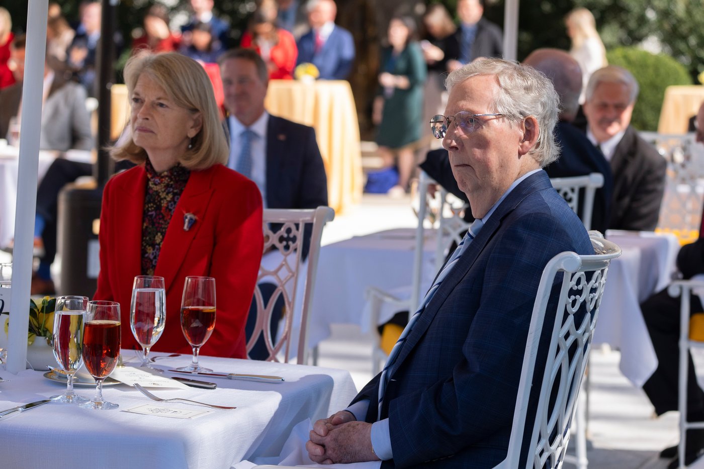 Trump hosts Senate Republicans at renovated White House as the shutdown drags into fourth week | iNFOnews.ca Trump hosts Senate Republicans at renovated White House as the shutdown drags into fourth week | iNFOnews.ca