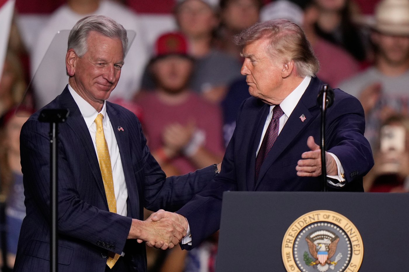 Trump stumps for candidates in deep red Alabama and says he'll be back again next week | iNFOnews.ca