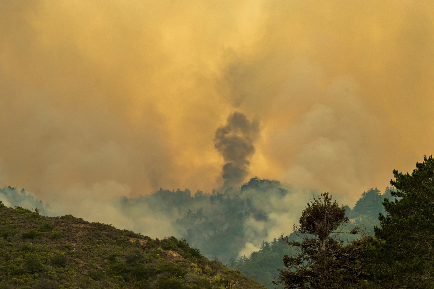 2 wildfires burn along California's scenic Big Sur coast | iNFOnews.ca