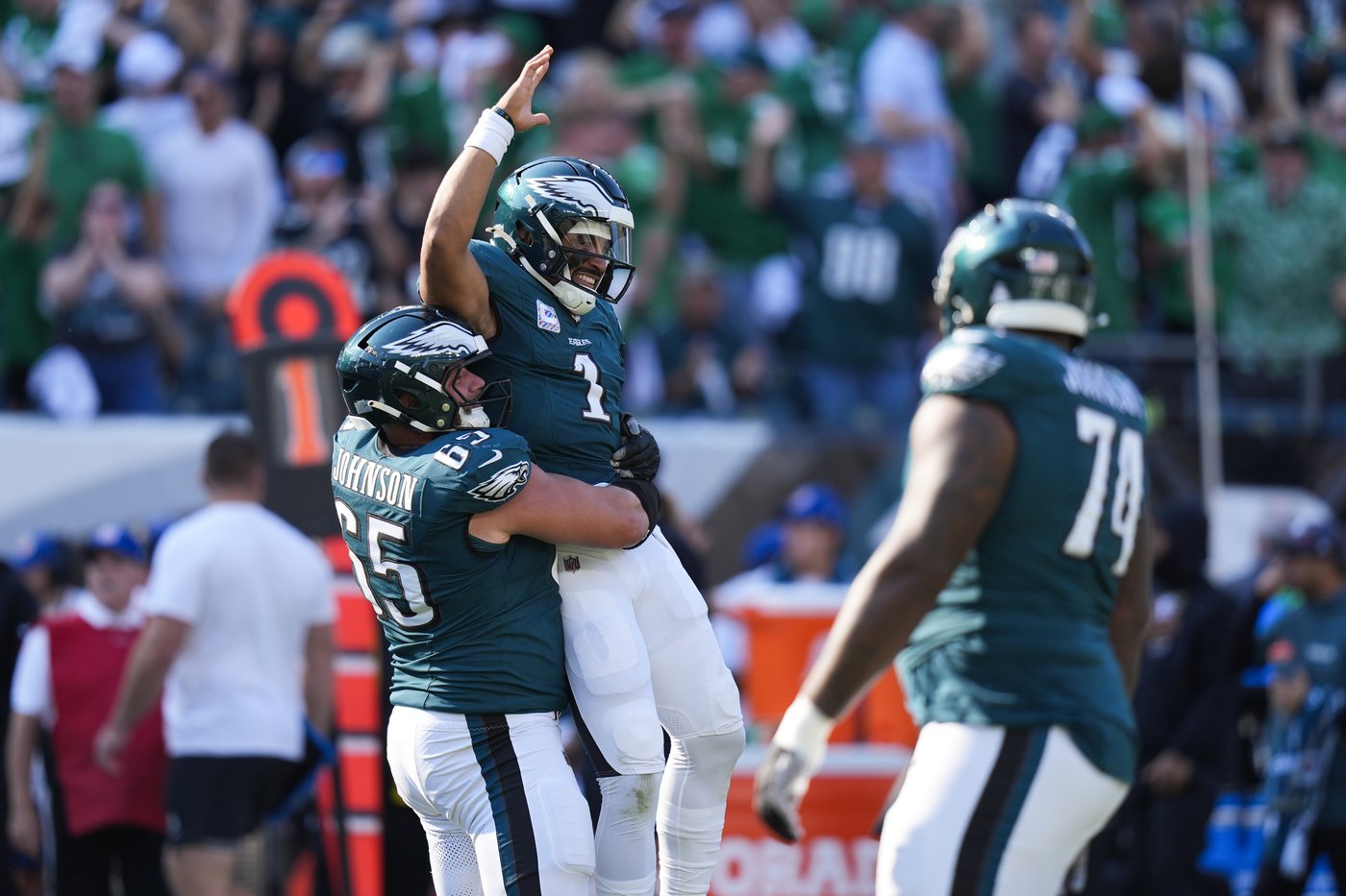 Jalen Hurts throws 2 TD passes as the Eagles hold off the Browns 20-16 | iNFOnews.ca Jalen Hurts throws 2 TD passes as the Eagles hold off the Browns 20-16 | iNFOnews.ca