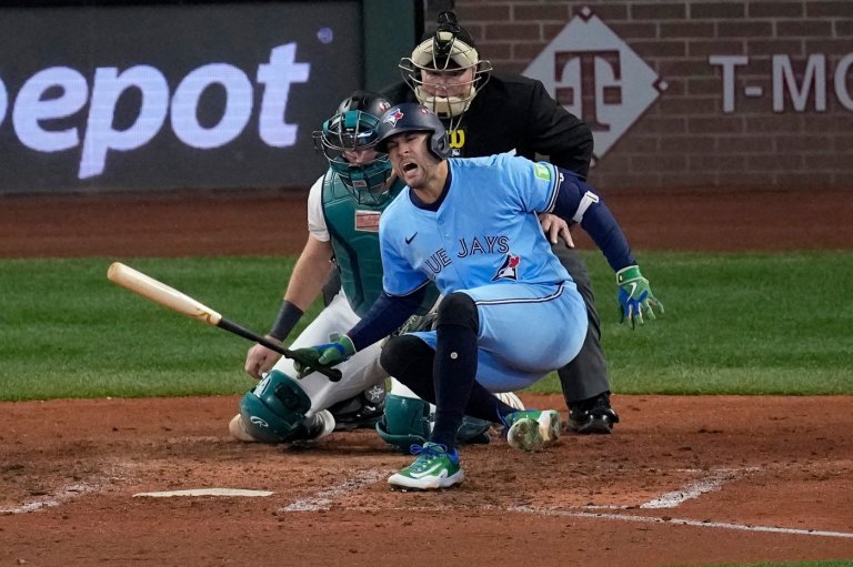 Blue Jays manager Schneider optimistic Springer will play ALCS Game 6 after pitch off knee | iNFOnews.ca