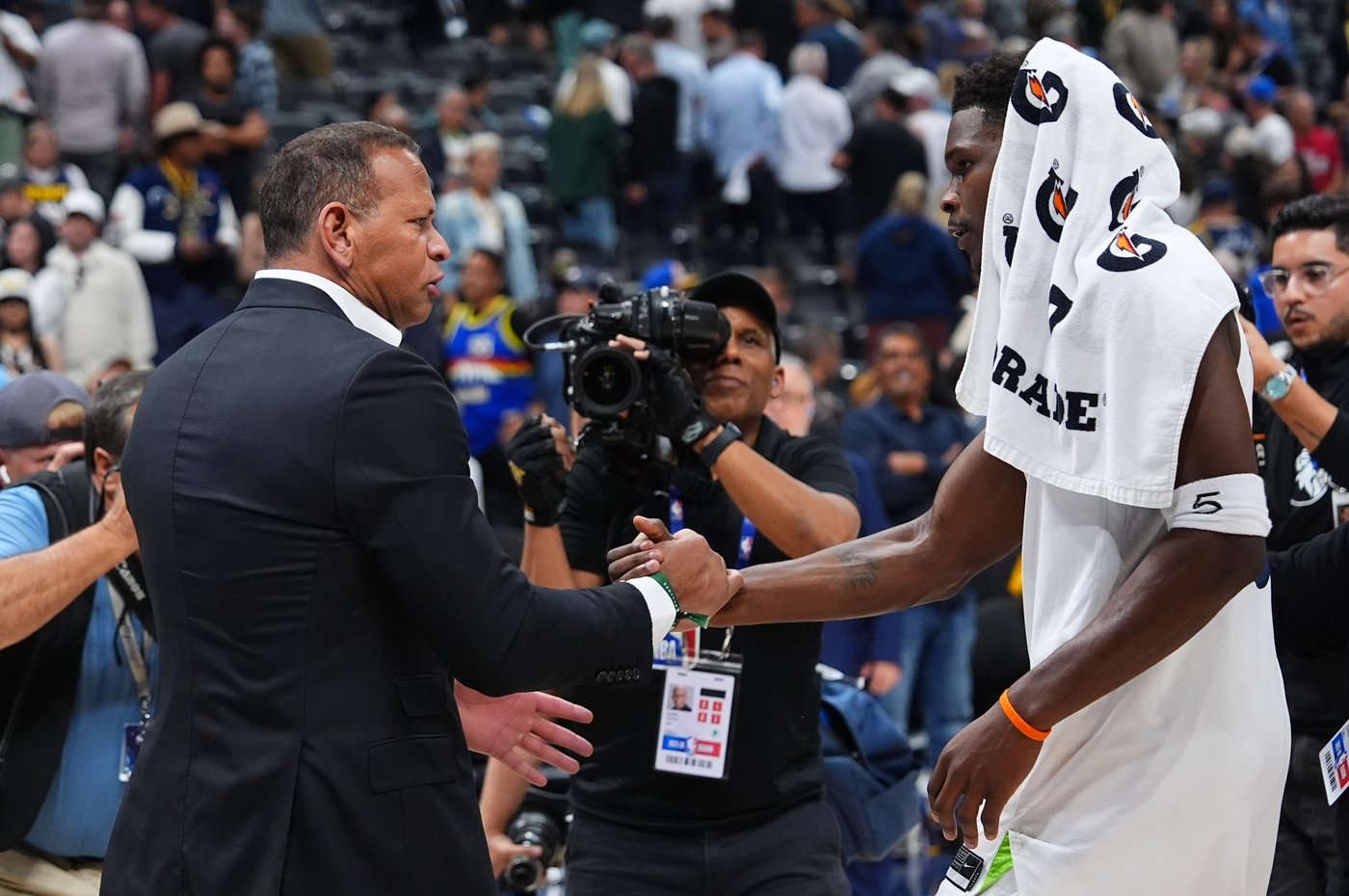 T-wolves are getting the superstar energy they need from Edwards in a tight series with the Nuggets | iNFOnews.ca