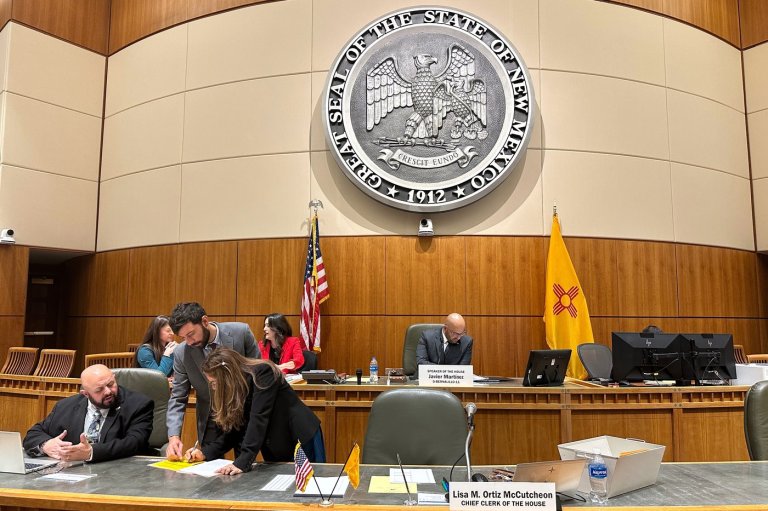 New Mexico Legislature approves bills to prop up rural health care, underwrite food assistance | iNFOnews.ca