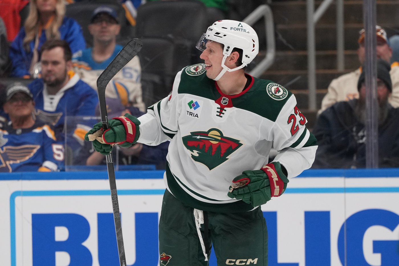 Hartman scores twice, Gustavsson makes 27 saves in Wild's 5-0 win over Blues in opener | iNFOnews.ca