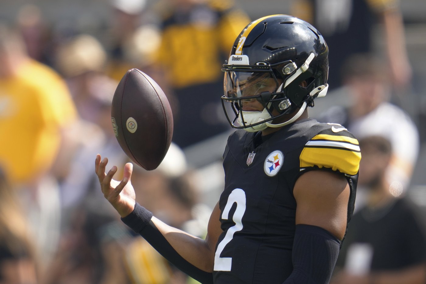 Status quo in Pittsburgh, where Justin Fields will remain at QB while Russell Wilson rehabs | iNFOnews.ca