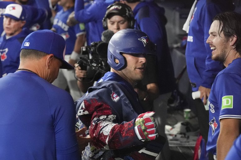 Varsho has the Blue Jays' biggest hit of the year as Toronto trims magic number to 3 | iNFOnews.ca