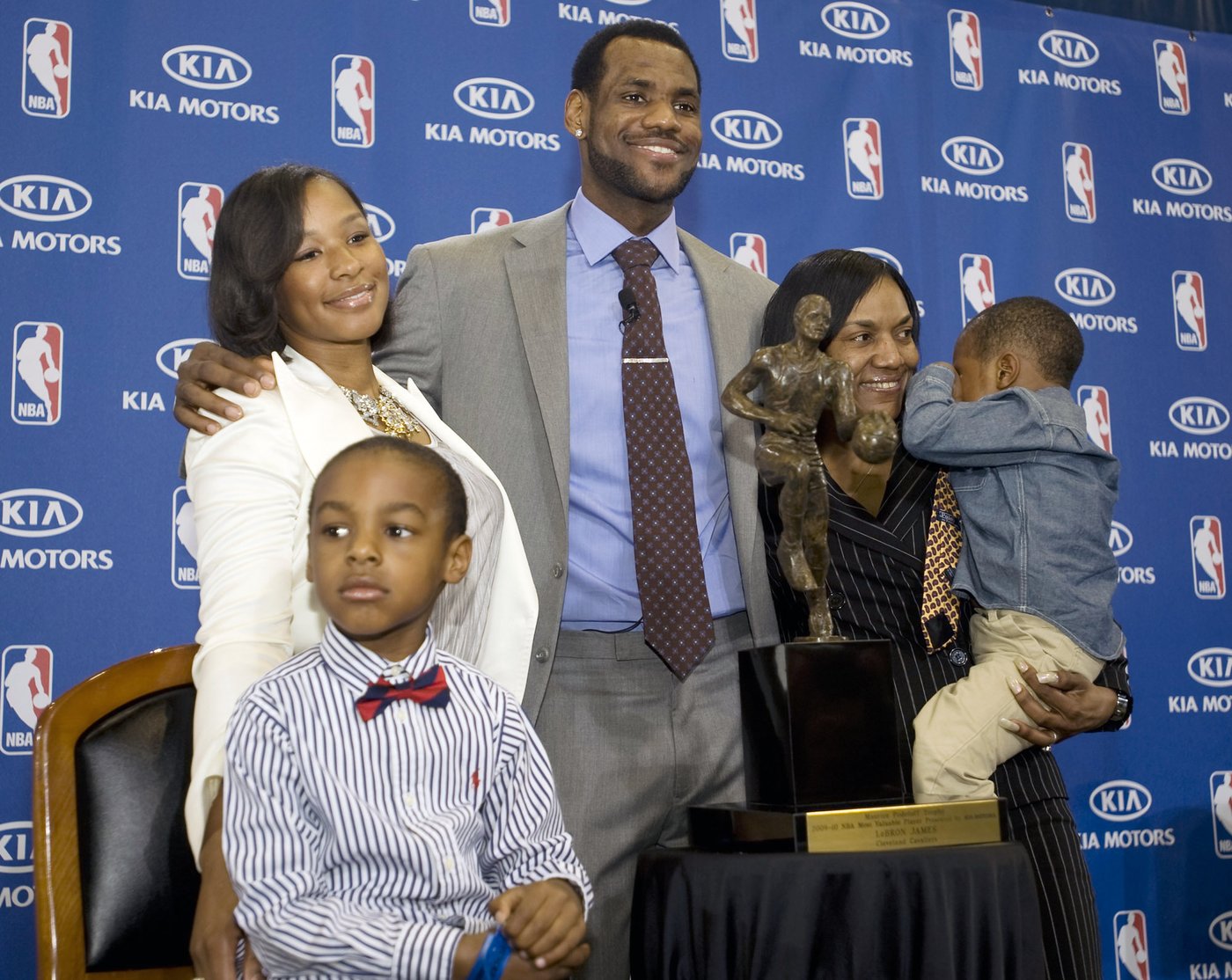 Bronny James feels love in Cleveland, scores first NBA points in childhood arena | iNFOnews.ca Bronny James feels love in Cleveland, scores first NBA points in childhood arena | iNFOnews.ca
