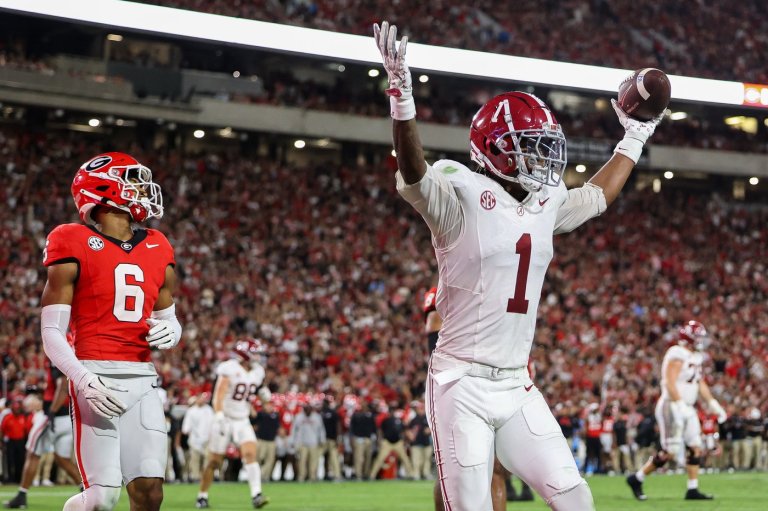 Simpson accounts for 3 TDs as No. 17 Alabama never trails and beats No. 5 Georgia 24-21 | iNFOnews.ca