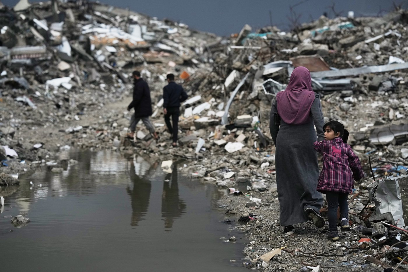 A winter storm chills Gaza and floods tent camps, exposing aid failures | iNFOnews.ca A winter storm chills Gaza and floods tent camps, exposing aid failures | iNFOnews.ca