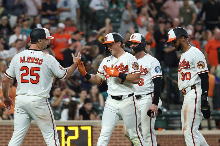 Holliday hits grand slam and Young pitches Orioles past Mariners 7-2 to stop 4-game slide | iNFOnews.ca