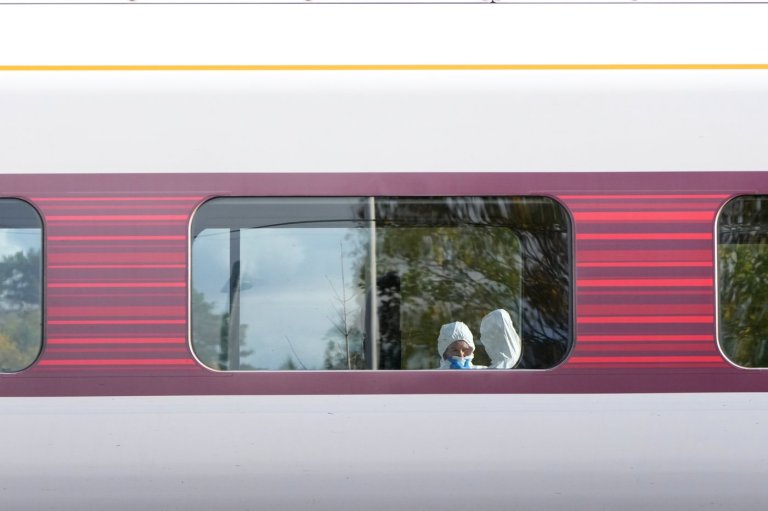 UK police charge man with attempted murder over train stabbing that wounded 11 people | iNFOnews.ca