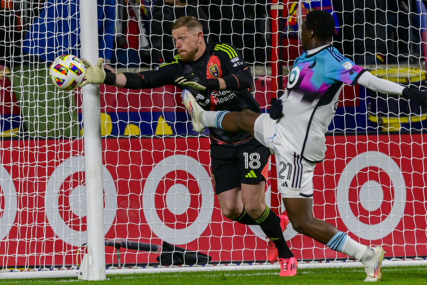 Jefferson Diaz scores the decisive goal in a 5-4 shootout as Minnesota beats RSL in MLS playoffs | iNFOnews.ca Jefferson Diaz scores the decisive goal in a 5-4 shootout as Minnesota beats RSL in MLS playoffs | iNFOnews.ca
