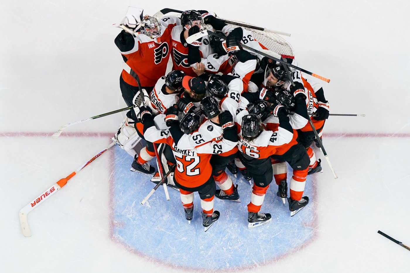 The orange-and-black are back as Flyers celebrate clinching 1st playoff spot since 2020 | iNFOnews.ca