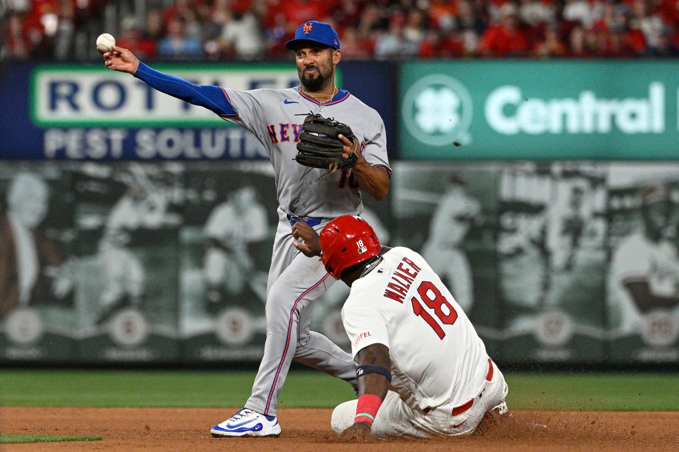 Bichette hits the road and ends his hitless skid, helping the Mets to a 4-2 win over the Cardinals | iNFOnews.ca