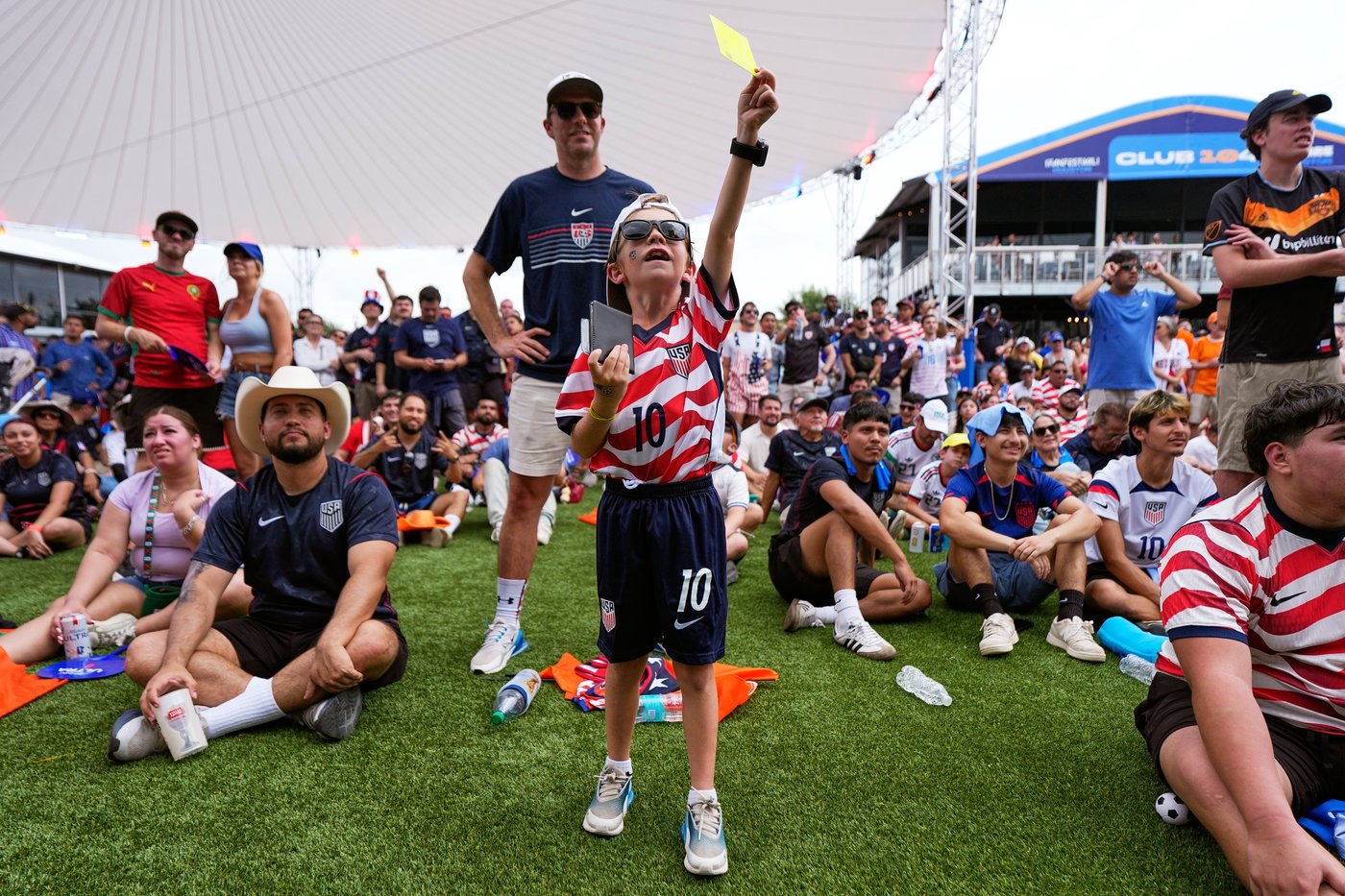 Soccer fans around the world watch the World Cup, in photos | iNFOnews.ca