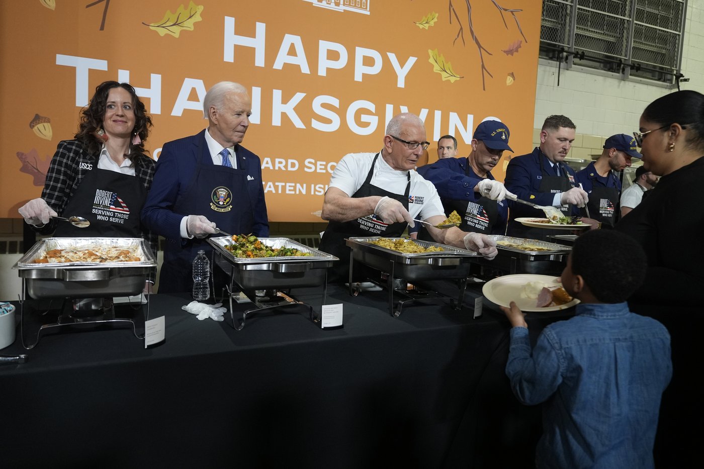 Bidens open final White House holiday season with turkey pardons, Christmas tree and 'friendsgiving' | iNFOnews.ca Bidens open final White House holiday season with turkey pardons, Christmas tree and 'friendsgiving' | iNFOnews.ca