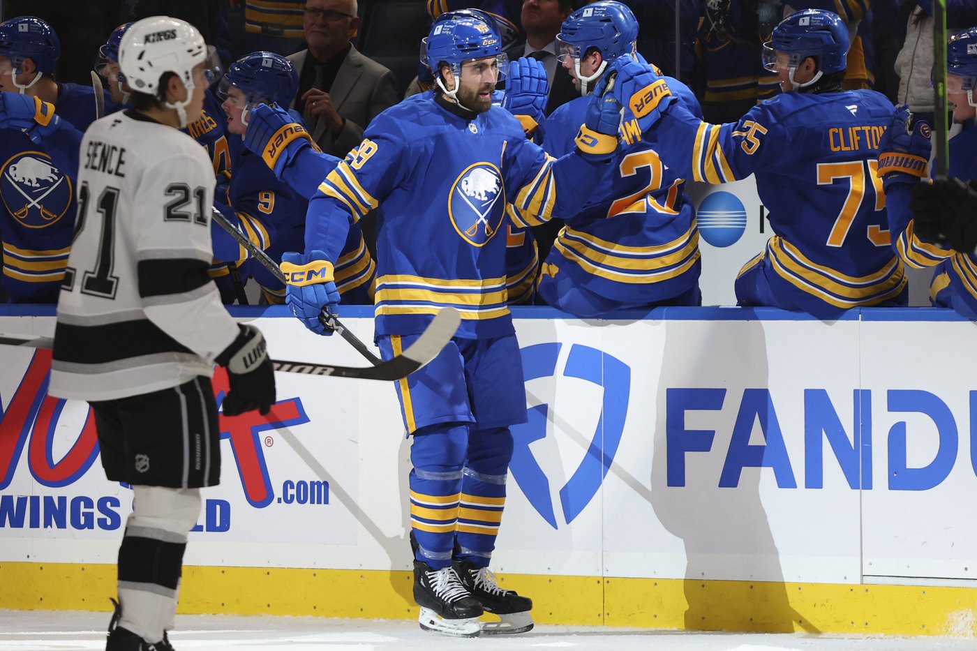 Anze Kopitar scores natural third-period hat trick to rally the Kings over the Sabres | iNFOnews.ca