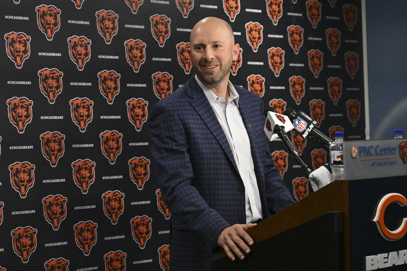 Bears stick to their plan but miss out on running back and edge rusher in NFL draft | iNFOnews.ca