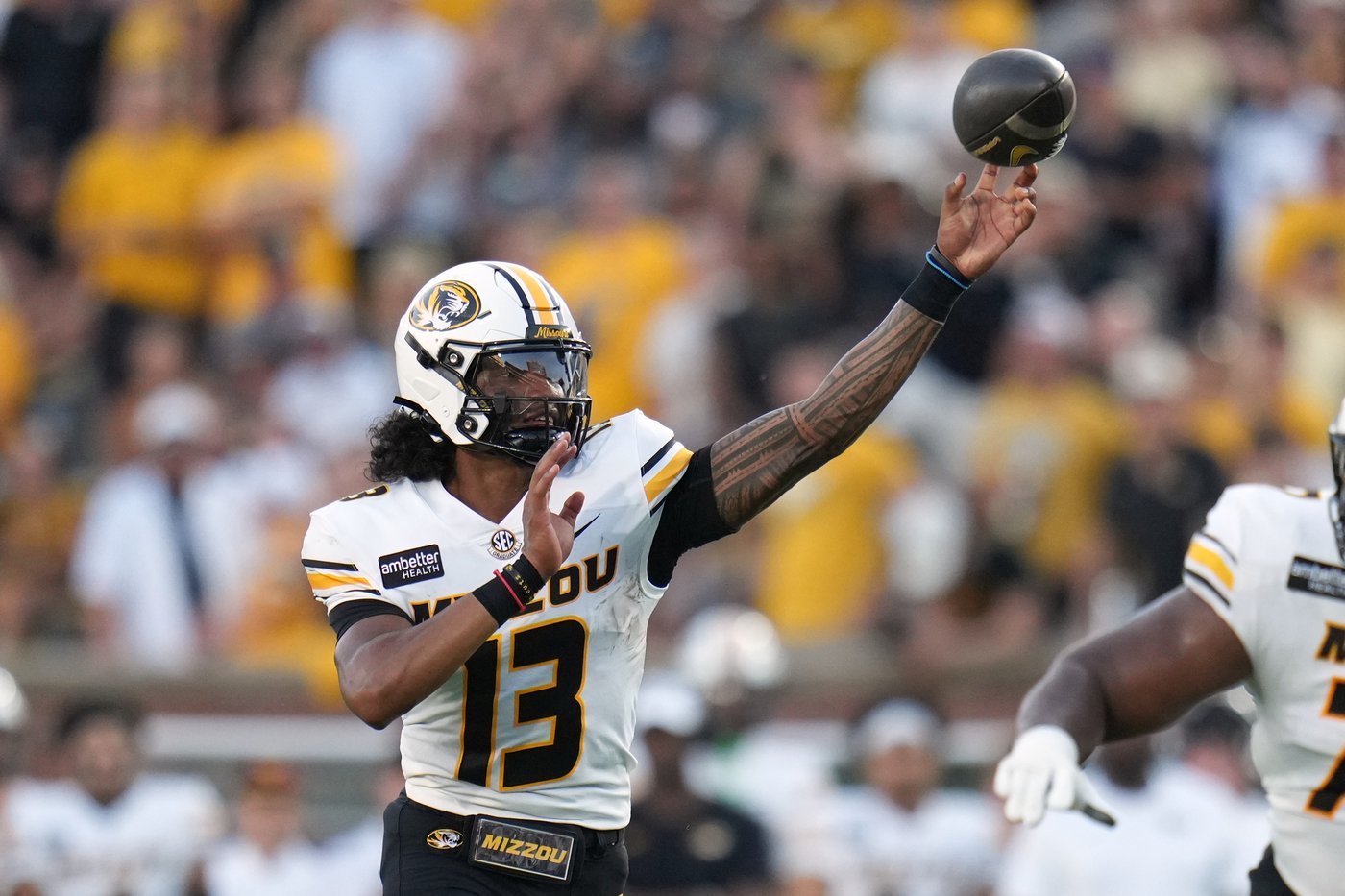 Ole Miss transfer Austin Simmons dazzles in Missouri debut, throwing 4 TD passes in a 54-14 rout | iNFOnews.ca Ole Miss transfer Austin Simmons dazzles in Missouri debut, throwing 4 TD passes in a 54-14 rout | iNFOnews.ca