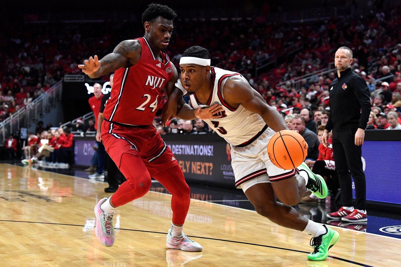 Conwell excels for No. 6 Louisville in 104-47 rout against NJIT | iNFOnews.ca Conwell excels for No. 6 Louisville in 104-47 rout against NJIT | iNFOnews.ca